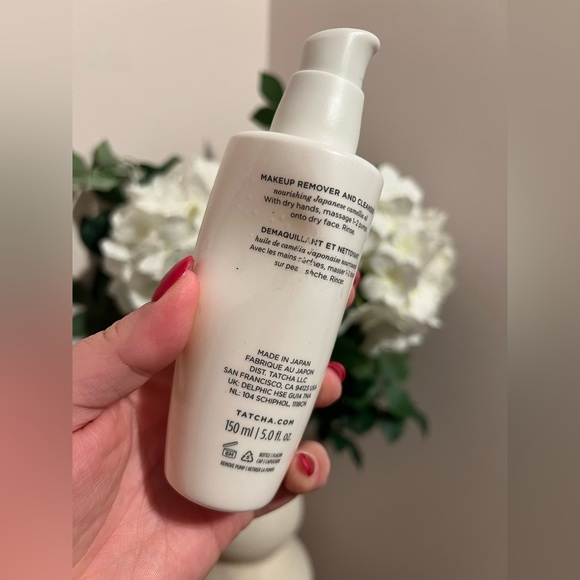 TATCHA • THE CAMELLIA CLEANSING OIL - Picture 2 of 3